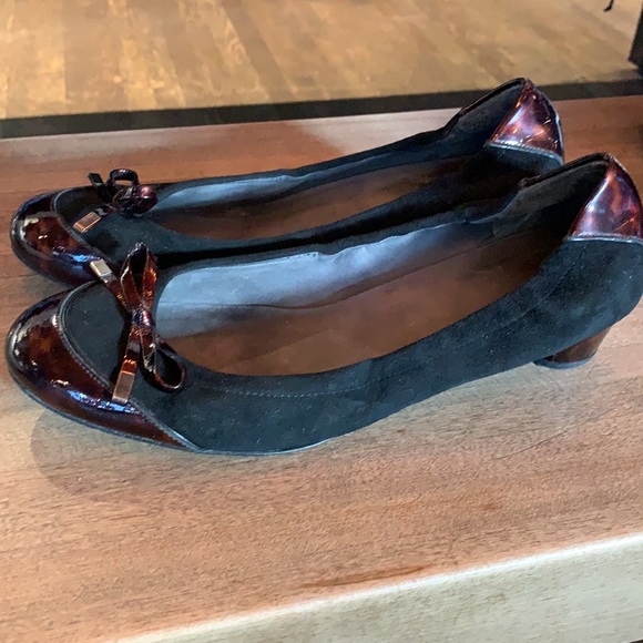 Stuart Weitzman size 8.5 bow flats - Picture 3 of 3